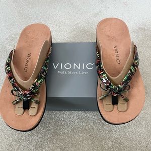 NWT Vionic Sandals size 11